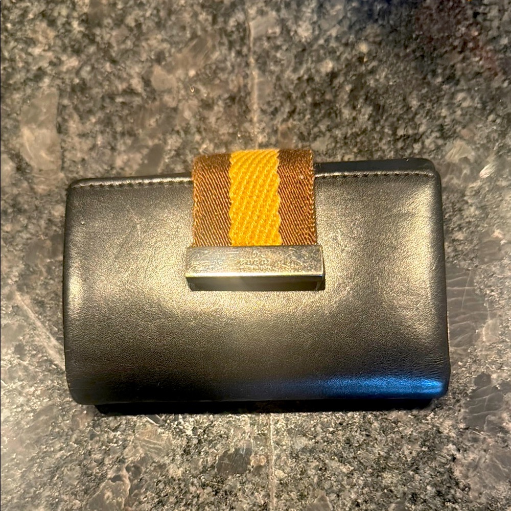 ❤️Gucci Black Leather Key Cles/compact wallet  with Web. SO GOOD❤️